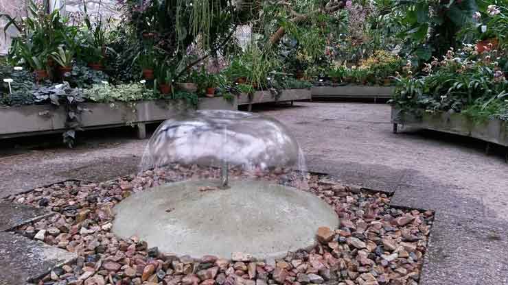 pebble_garden_with_water_fountain
