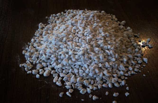 Perlite_for_potting_mix